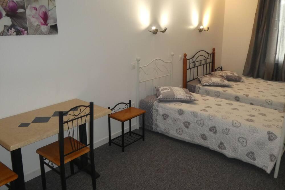 Etanit ! Etape Calme Et Parking Velo, Bicycle - Connection Tous A 1Mn Bus,Train Et Aeroport - Plein Centre De Beziers Pour Visiter,Manger - Chambres Climatisees, Spacieuses Amenagees Pour Singles, Couple, Et Ou Familles - Consigne Et Petit Dej En Plu Luaran gambar
