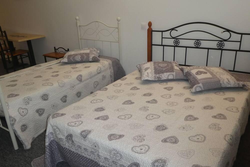 Etanit ! Etape Calme Et Parking Velo, Bicycle - Connection Tous A 1Mn Bus,Train Et Aeroport - Plein Centre De Beziers Pour Visiter,Manger - Chambres Climatisees, Spacieuses Amenagees Pour Singles, Couple, Et Ou Familles - Consigne Et Petit Dej En Plu Luaran gambar